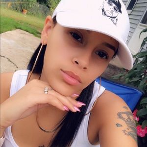 Meet your Posher, Valentina